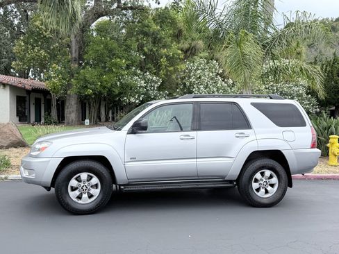 Used 2004 Toyota 4Runner SR5 RWD image 2