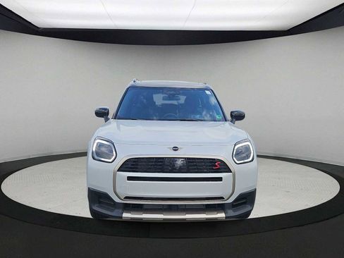 Used 2023 Ford Explorer XLT w/ Equipment Group 202A image 3