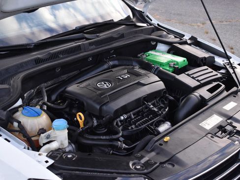 Used 2016 Volkswagen Jetta SEL image 35