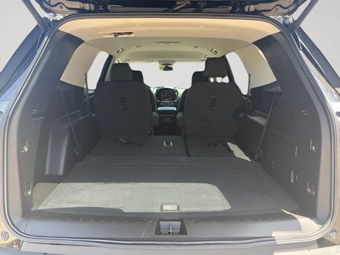Used 2021 Chevrolet Traverse LT w/ LPO, Floor Liner Package AWD/4WD image 8
