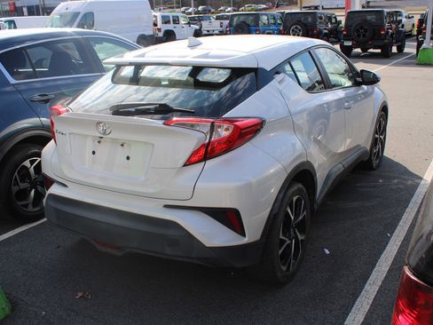 Used 2018 Toyota C-HR XLE image 4