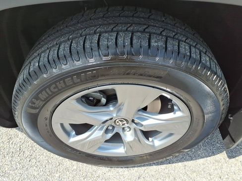 Used 2022 Toyota RAV4 XLE w/ Convenience Package AWD/4WD image 10