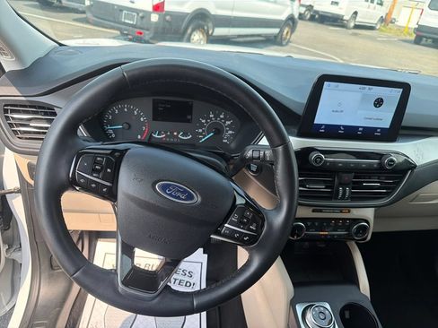 Used 2022 Ford Escape SEL AWD/4WD image 20