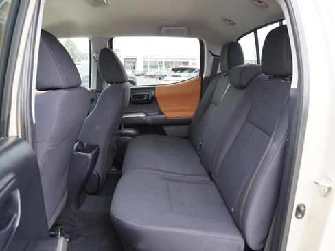 Certified 2018 Toyota Tacoma SR5 image 21