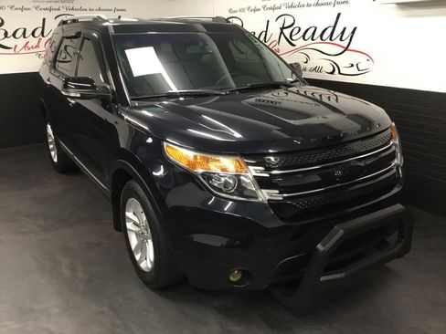 Used 2015 Ford Explorer XLT w/ Equipment Group 202A image 2