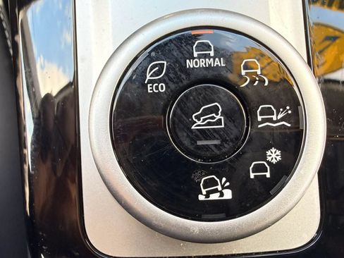 Used 2025 Mitsubishi Outlander SE AWD/4WD image 26