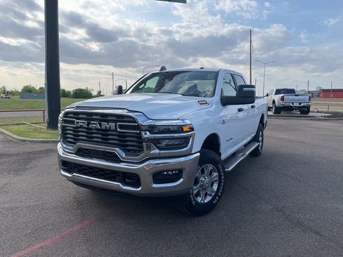 Used 2025 RAM 2500 Big Horn AWD/4WD image 2