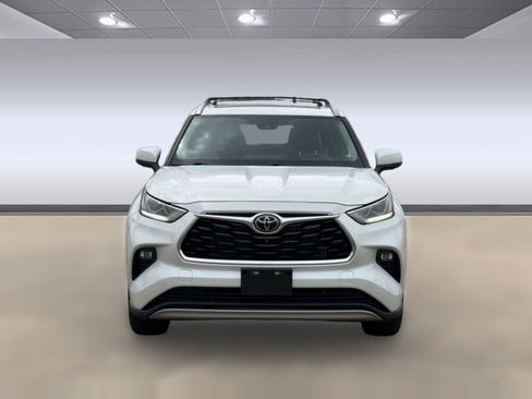Used 2023 Toyota Highlander Platinum FWD image 6
