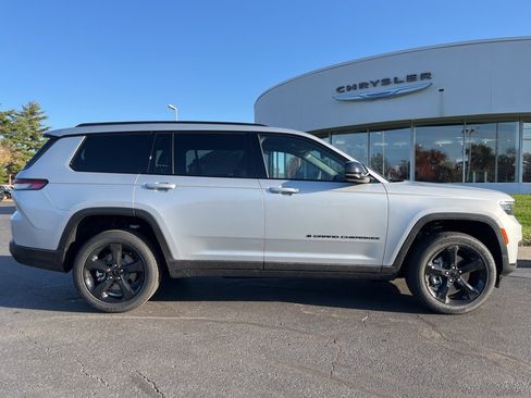 New 2025 Jeep Grand Cherokee L Altitude image 53