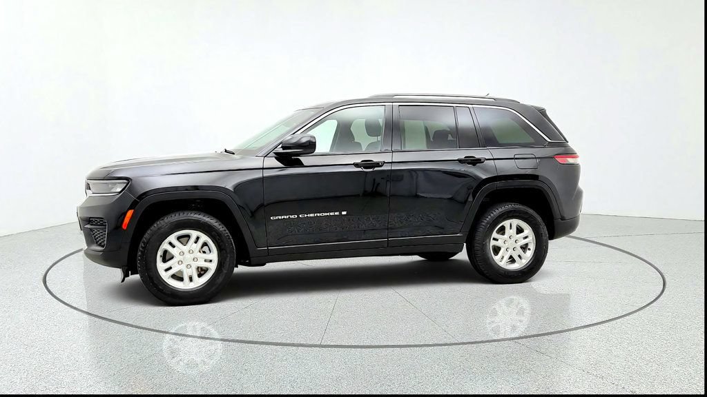 Used 2023 Jeep Grand Cherokee Laredo w/ Luxury Tech Group I AWD/4WD image 8