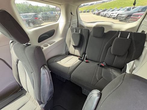 Used 2023 Chrysler Voyager LX FWD image 21