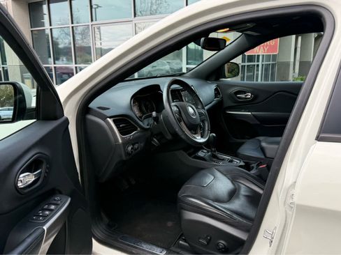Used 2019 Jeep Cherokee High Altitude image 3
