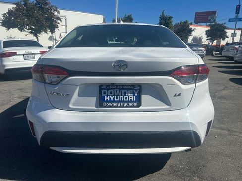 Used 2021 Toyota Corolla LE FWD image 4