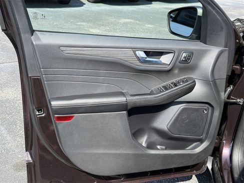 Used 2023 Ford Escape Platinum w/ Premium Technology Package image 30