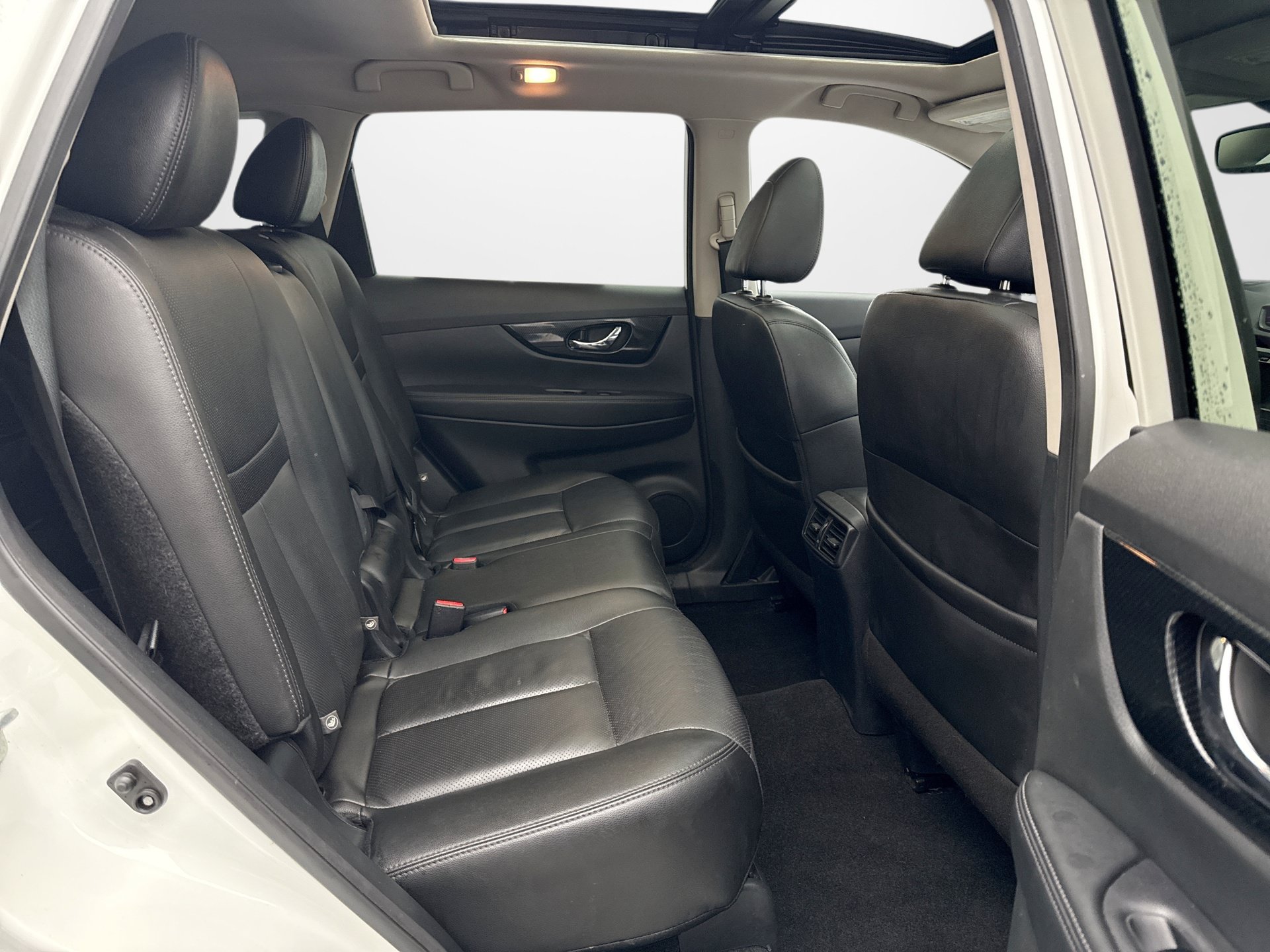Used 2019 Nissan Rogue SL w/ Premium Package AWD/4WD image 10