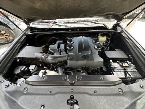 Used 2015 Toyota 4Runner SR5 AWD/4WD image 30