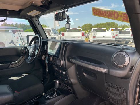 Used 2017 Jeep Wrangler Unlimited Sport w/ Quick Order Package 24S AWD/4WD image 28