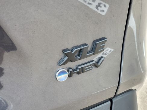 Used 2025 Toyota RAV4 XLE AWD/4WD image 39