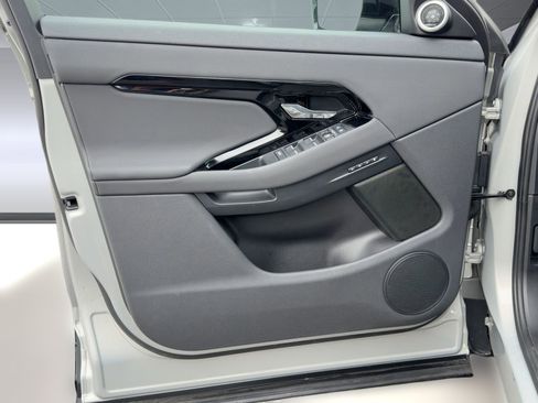 Used 2024 Land Rover Range Rover Evoque Dynamic SE image 24