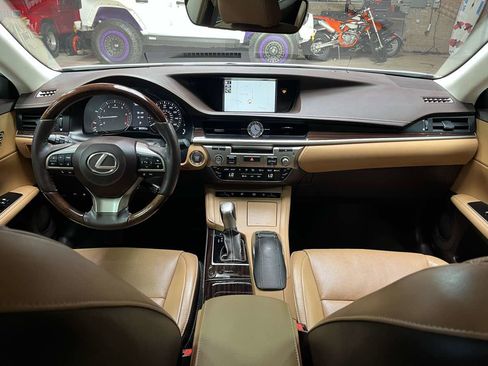 Used 2018 Lexus ES 350 w/ Luxury Package w/Wood Trim FWD image 9