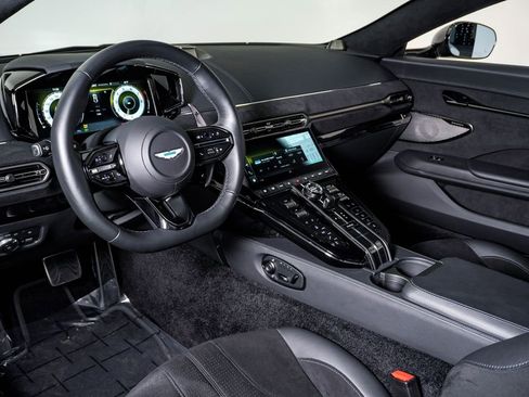 Used 2025 Aston Martin V8 Vantage Coupe RWD image 23