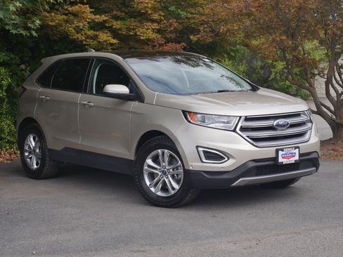 Used 2018 Ford Edge Titanium w/ Equipment Group 302A AWD/4WD image 36