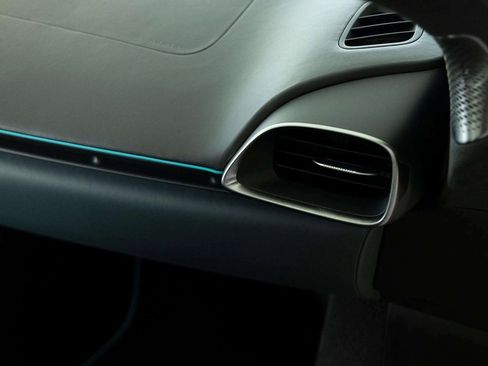 Used 2023 McLaren Artura image 22