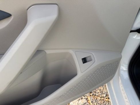 Certified 2025 Volkswagen Jetta SE image 10