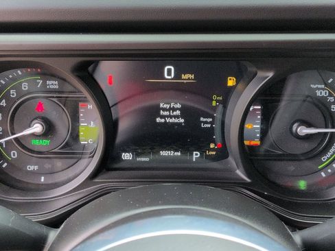 Used 2025 Jeep Wrangler Unlimited Sahara AWD/4WD image 14