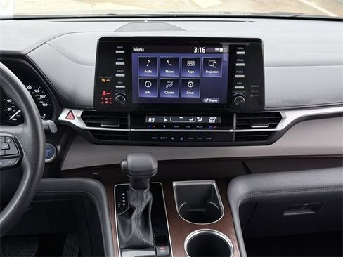 Certified 2024 Toyota Sienna LE image 20