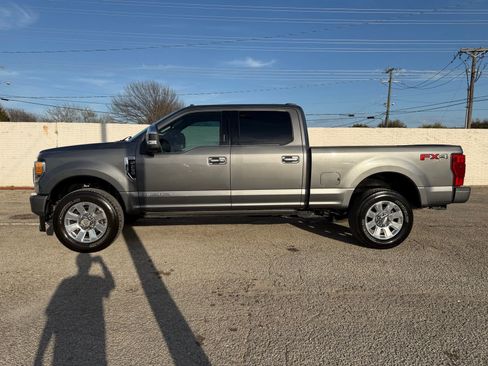 Used 2022 Ford F250 Platinum w/ FX4 Off-Road Package AWD/4WD image 3