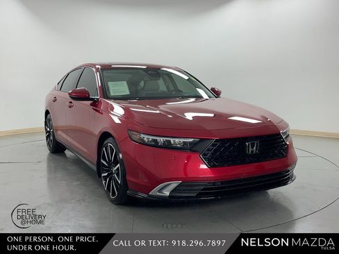 Used 2024 Honda Accord Touring image 4