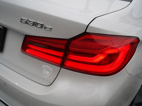 Used 2018 BMW 530e xDrive image 90