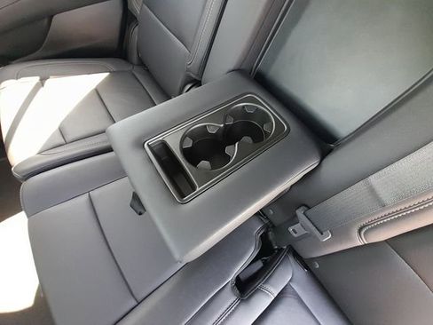 Used 2024 GMC Yukon SLT AWD/4WD image 40