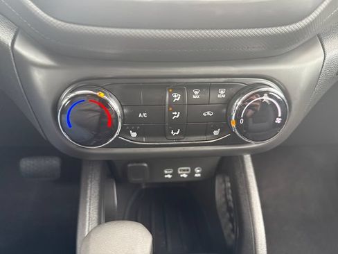 Used 2022 Chevrolet TrailBlazer LT FWD image 28