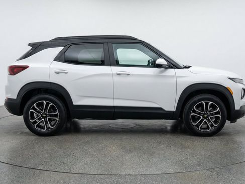 Used 2025 Chevrolet TrailBlazer LT FWD image 11