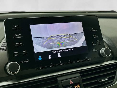 Used 2018 Honda Accord LX image 13