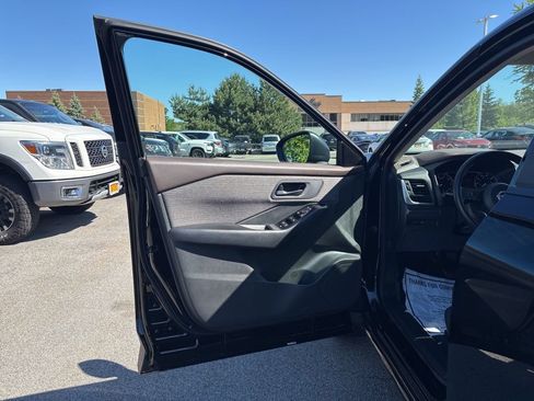 Used 2023 Nissan Rogue S AWD/4WD image 11