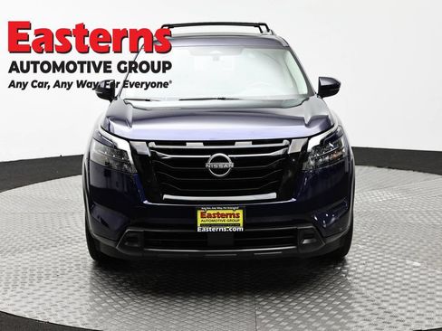 Used 2023 Nissan Pathfinder SV w/ SV Premium Package AWD/4WD image 2
