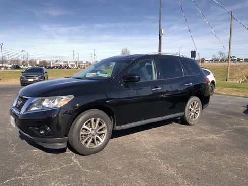 Used 2014 Nissan Pathfinder SV image 3