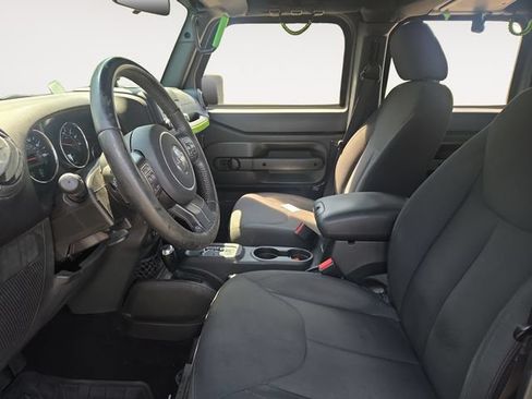 Used 2017 Jeep Wrangler Unlimited Sport w/ Connectivity Group AWD/4WD image 9