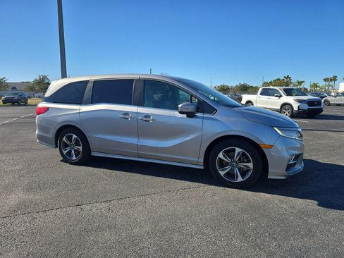 Used 2018 Honda Odyssey Touring image 2