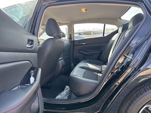 Used 2025 Nissan Altima 2.5 SR image 14