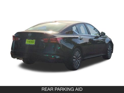Used 2025 Nissan Altima 2.5 SV FWD image 9