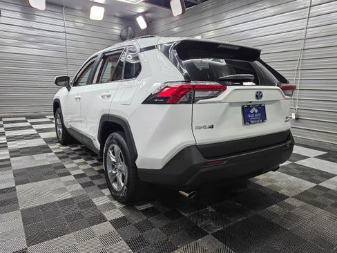 Used 2022 Toyota RAV4 XLE w/ Convenience Package AWD/4WD image 8