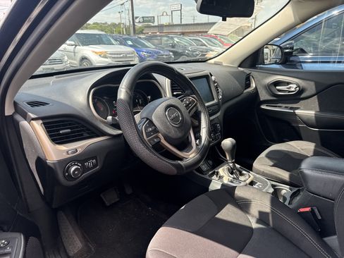Used 2016 Jeep Cherokee Latitude w/ Safety/Convenience Group FWD image 7