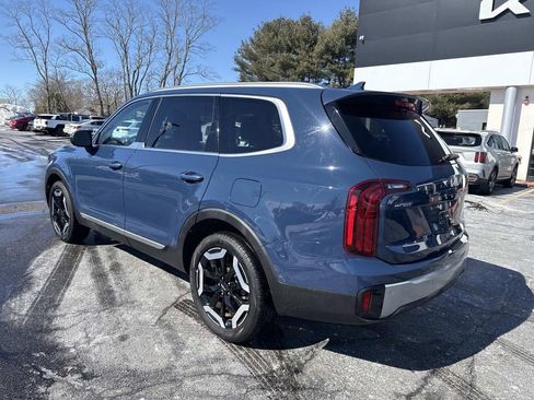 Used 2023 Kia Telluride S image 3