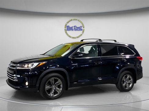 Used 2017 Toyota Highlander Limited Platinum image 2