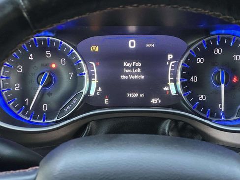 Used 2018 Chrysler Pacifica Touring-L Plus w/ Tire & Wheel Group image 19