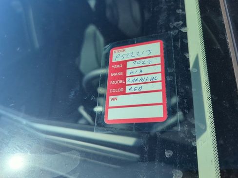 Certified 2025 Kia Carnival image 6